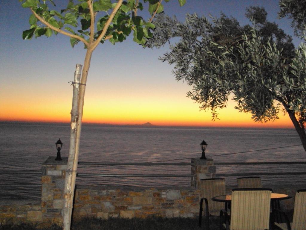 Guesthouse Enastron Chorefton Quarto foto